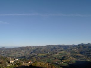 Piemont Alta Langa Panoramareise durch die Huegeldoerfer